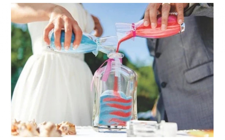 Must-Have Supplies For a Wedding Unity Sand Ceremony